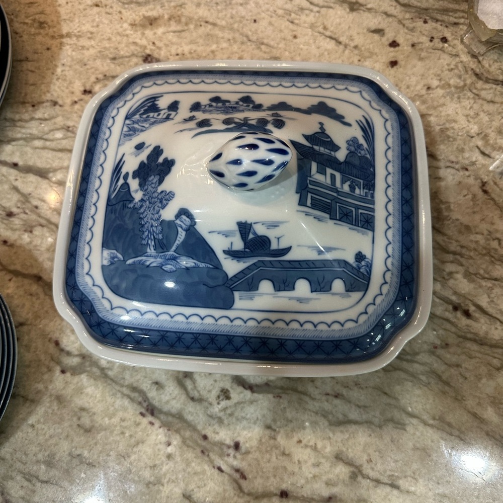 Mottahedeh Blue Canton Porcelain Octagonal Tureen